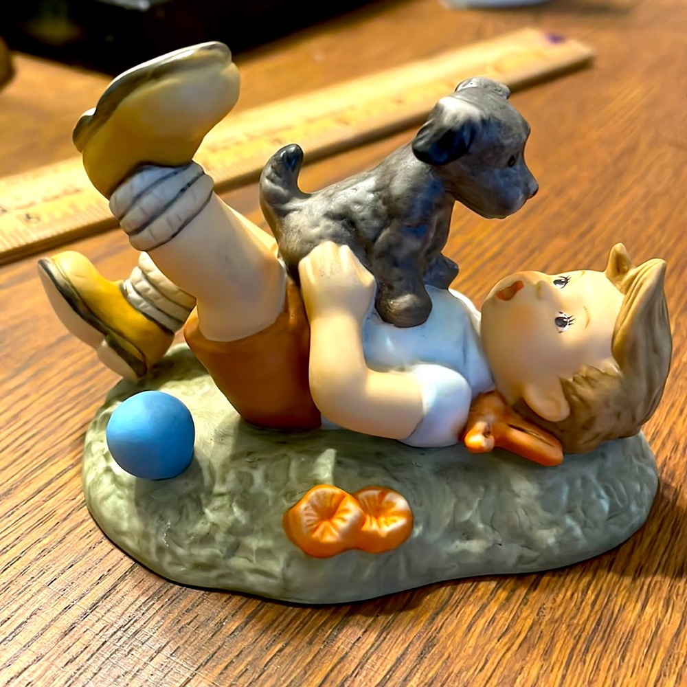 Pals Goebel Hummel Percelain ceramic 4 inch figurine